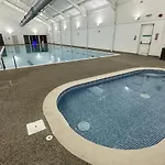 Дом отдыха Snowdrop - Part Of The The Bay Village With Pool, Gym And Direct Access, Pub, Restaurant, Tennis And Meadows Walks *