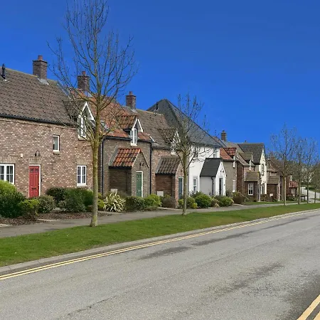 Snowdrop - Part Of The The Bay Village With Pool, Gym And Direct Access, Pub, Restaurant, Tennis And Meadows Walks * Filey